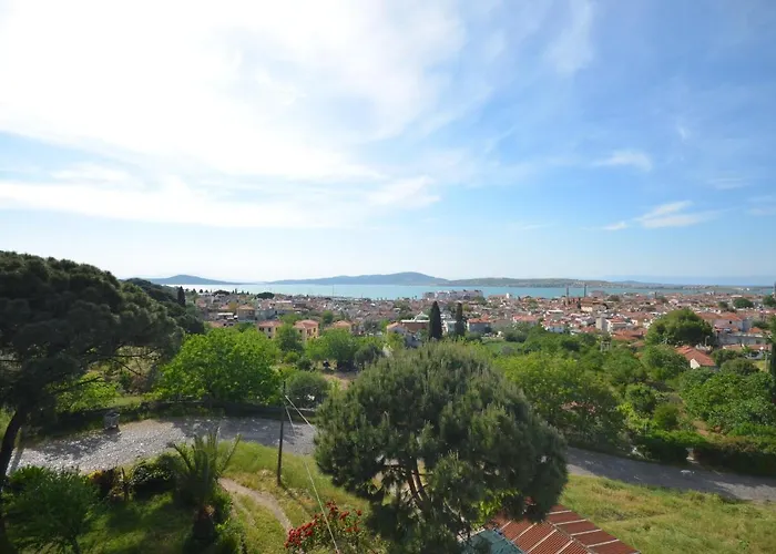 Gunebakan Taliani فندق 3*